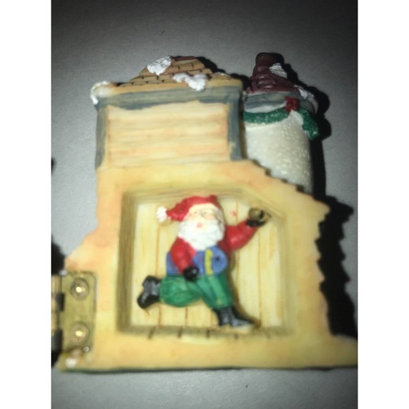K’s Collection Figurines, Santa house, opens to Santa/Teddy/Tree Christmas - Picture 3 of 13